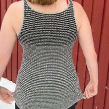 Load image into Gallery viewer, Vest - greystribed / Undirtroyggja - grástríput