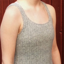 Load image into Gallery viewer, Vest - pale grey / Undirtroyggja - ljósagrá