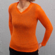 Load image into Gallery viewer, V-neck mohair blouse - orange / Mohairblusa við v-hálsi - appelsingul