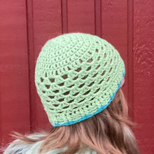 Load image into Gallery viewer, Hat with flower - pistachio / Húgva við blómu - pistasiu