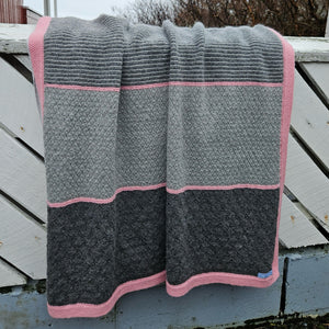 Knitted blanket / Bundið teppi - Flamingo