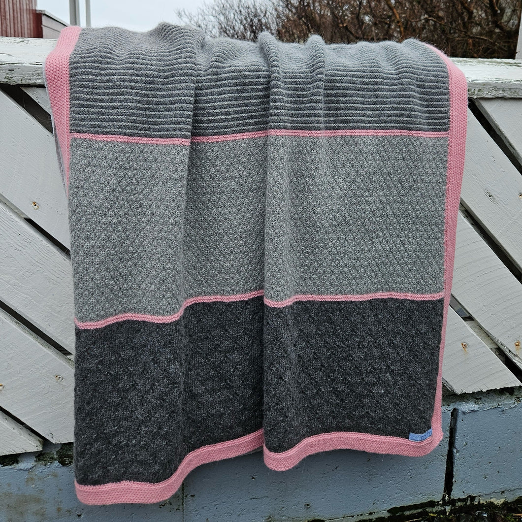 Knitted blanket / Bundið teppi - Flamingo