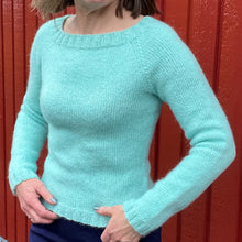 Load image into Gallery viewer, Raglan sweater - light turquoise / Raglan troyggja - lys turkis
