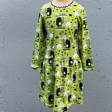 Load image into Gallery viewer, Dress - green / Kjóli - grønur
