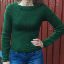 Load image into Gallery viewer, Raglan sweater - deep green / Raglan troyggja - myrkagrøn
