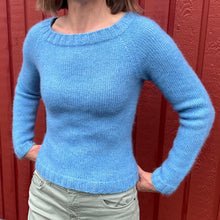 Load image into Gallery viewer, Raglan sweater - powder blue / Raglan troyggja - due blå
