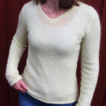 Load image into Gallery viewer, V-neck mohair blouse - pale yellow / Mohairblusa við v-hálsi - ljósagul
